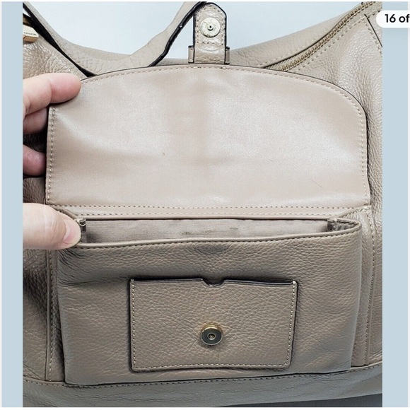 Authentic Coach Charlie Shoulder Bag in pebbled leather - Picture 6 of 11